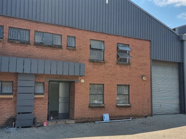 318  m² Industrial space