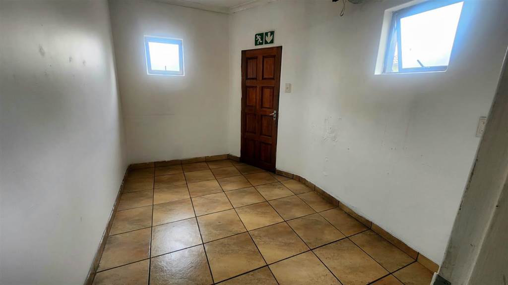 602  m² Commercial space in Secunda photo number 5