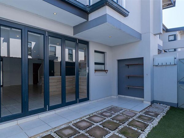 3 Bedroom Townhouse 3 Bedroom Townhouse