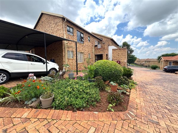 3 Bedroom Townhouse 3 Bedroom Townhouse