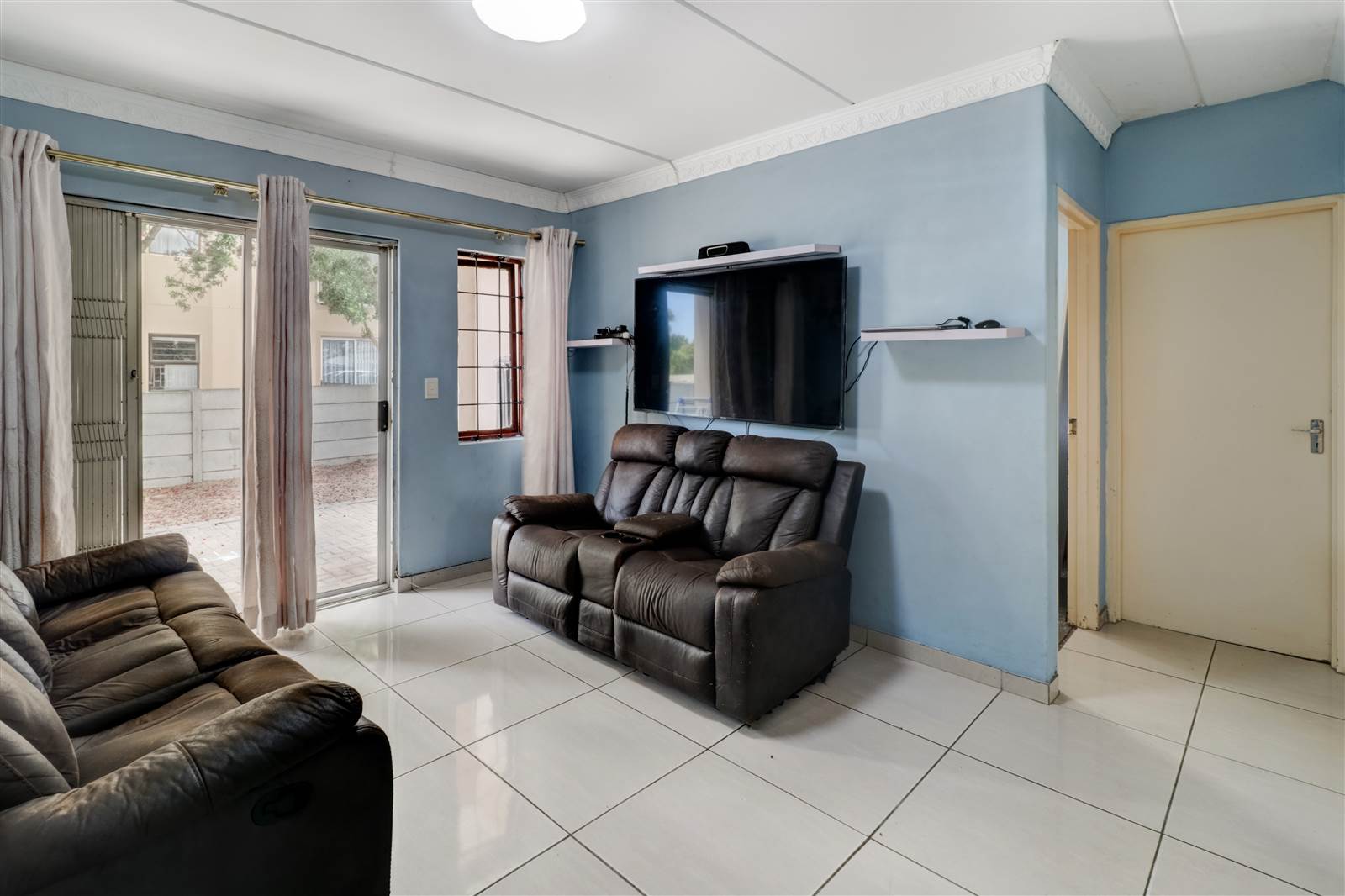 2 Bed Apartment in Parklands photo number 1