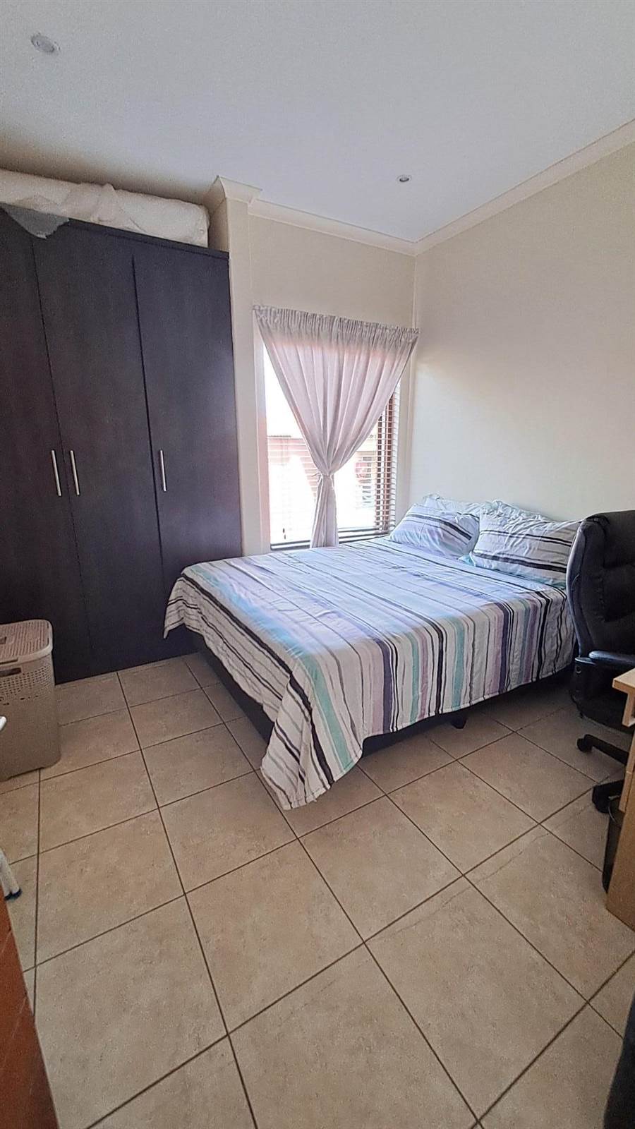 2 Bed Apartment in Pretorius Park photo number 12