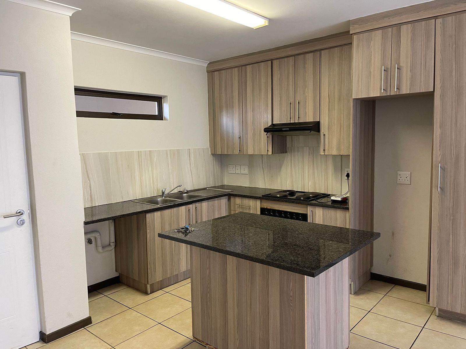 2 Bed Apartment in Ruimsig photo number 5