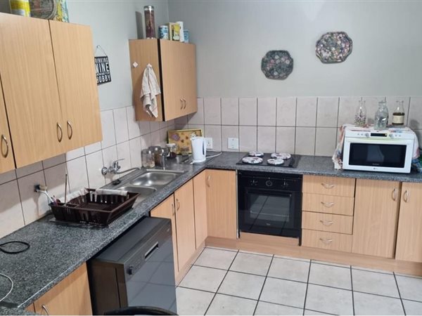 2 Bed Townhouse in Brakpan North