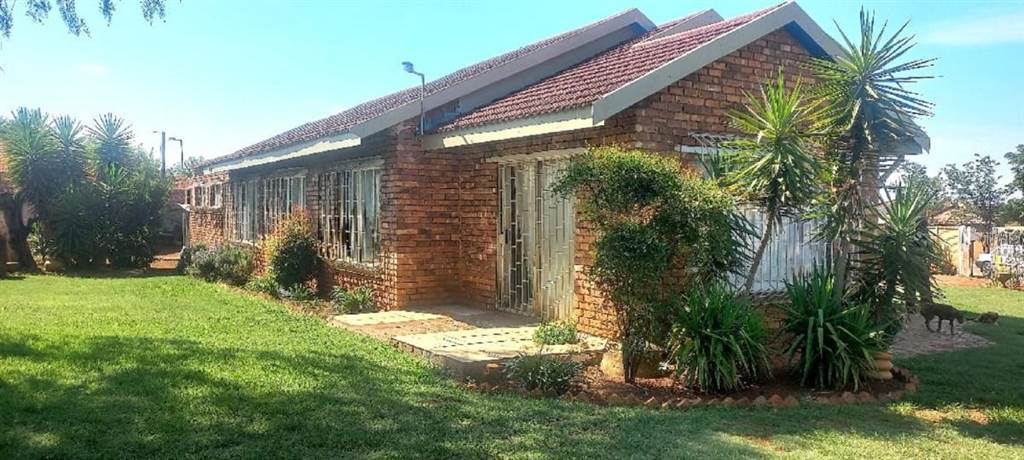 3 Bed House in Meyerton Park photo number 5
