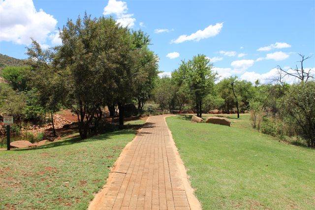 980 m² Land available in Buffelspoort photo number 12