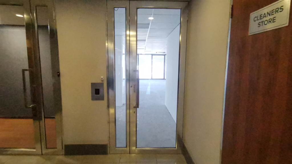 433  m² Commercial space in Parktown photo number 6
