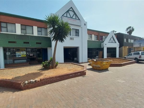 3 700  m² Commercial space