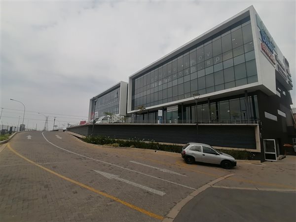 537  m² Commercial space