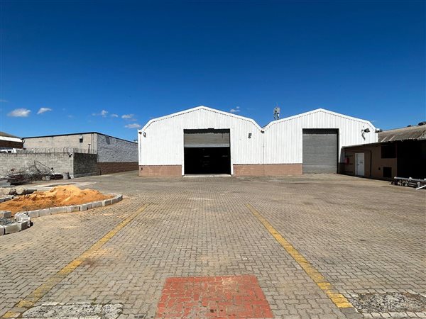 1100  m² Industrial space