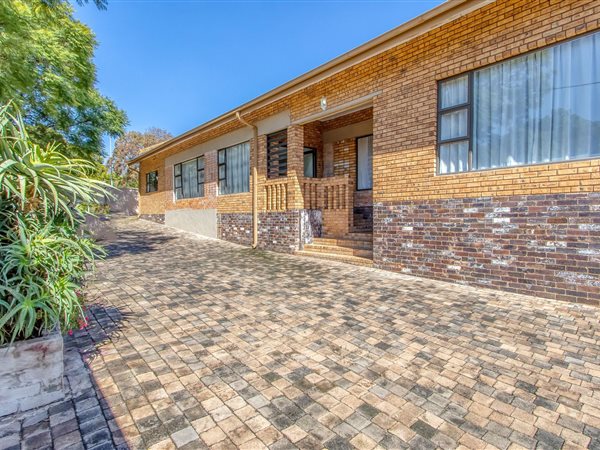4 Bedroom House 4 Bedroom House