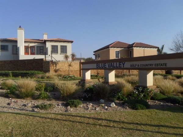 1000 m² Land available in Blue Valley Golf Estate