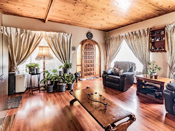 5 Bedroom House 5 Bedroom House