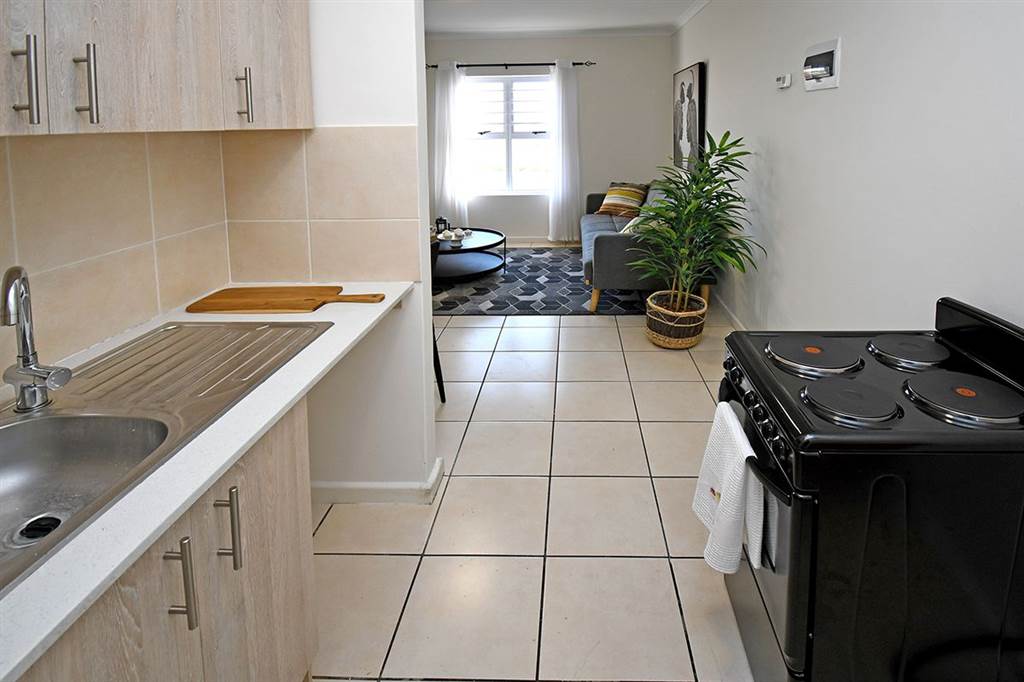 2 Bed Apartment in Eersterivier South photo number 7