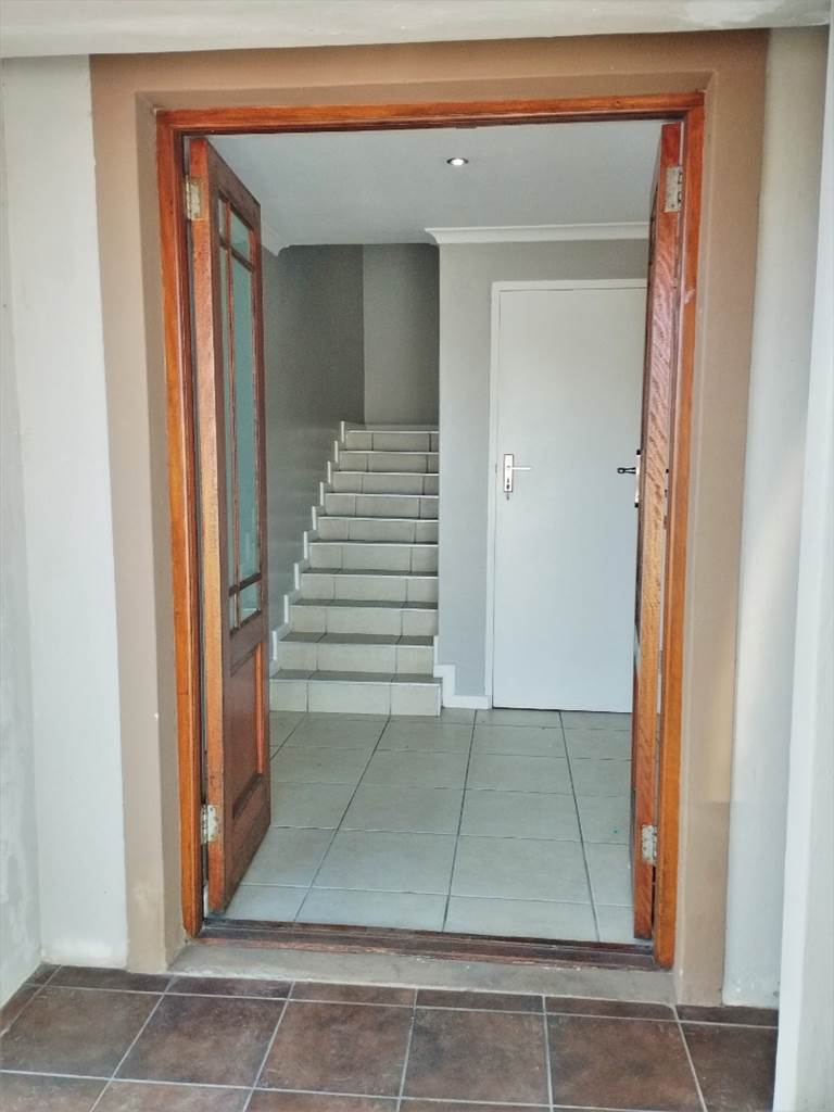 3 Bed House in Parsons Vlei photo number 3