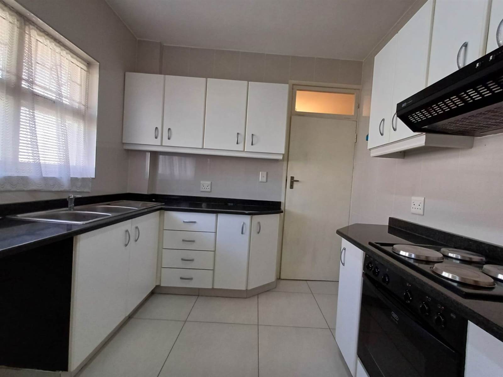 2 Bed Apartment in Musgrave photo number 4