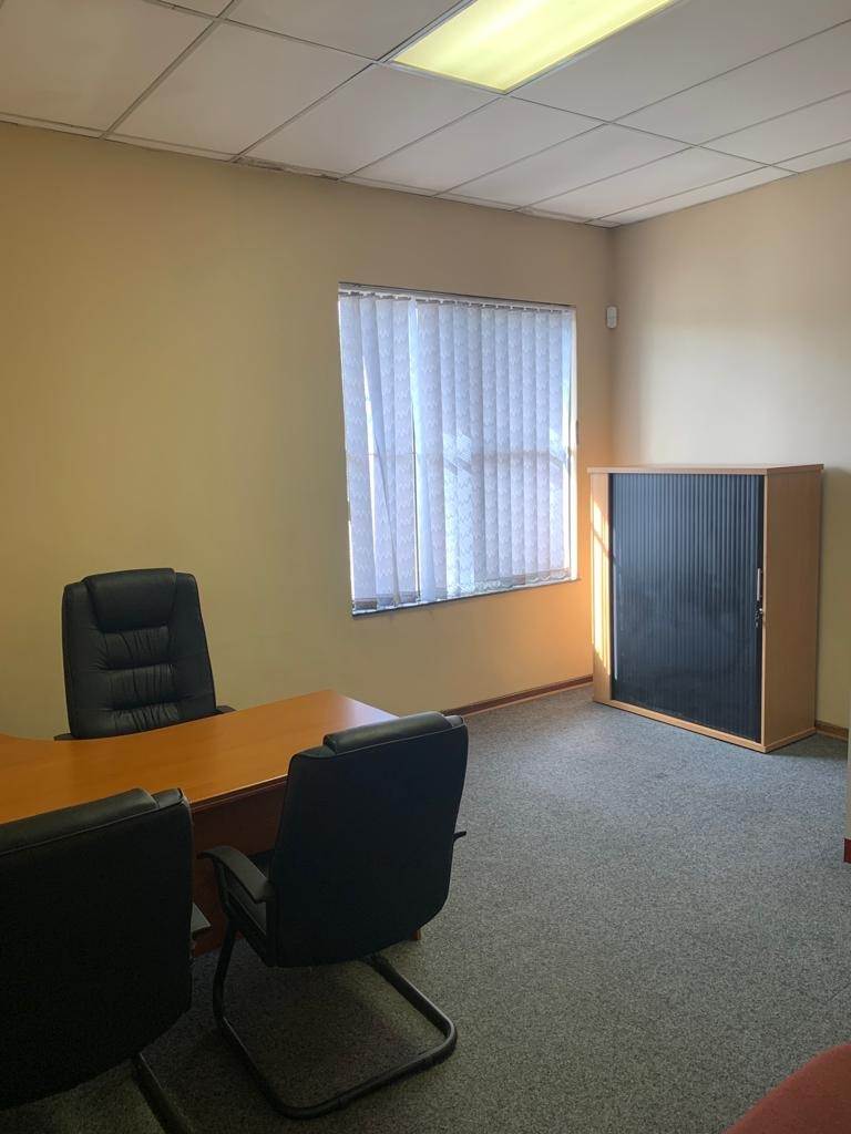 317  m² Commercial space in Uitenhage Central photo number 13
