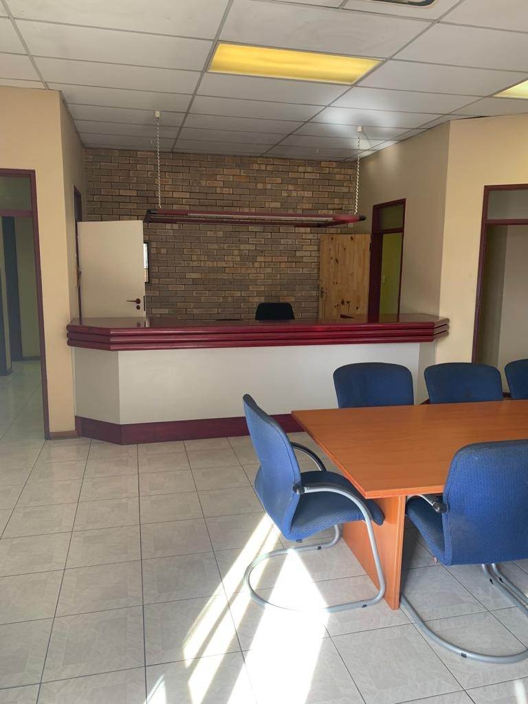 317  m² Commercial space in Uitenhage Central photo number 16