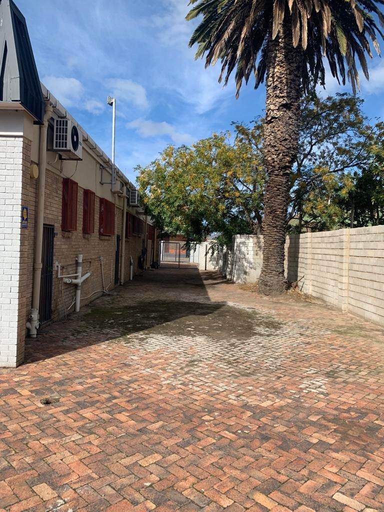 317  m² Commercial space in Uitenhage Central photo number 6