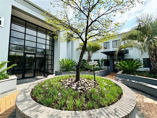 148  m² Commercial space in Bryanston