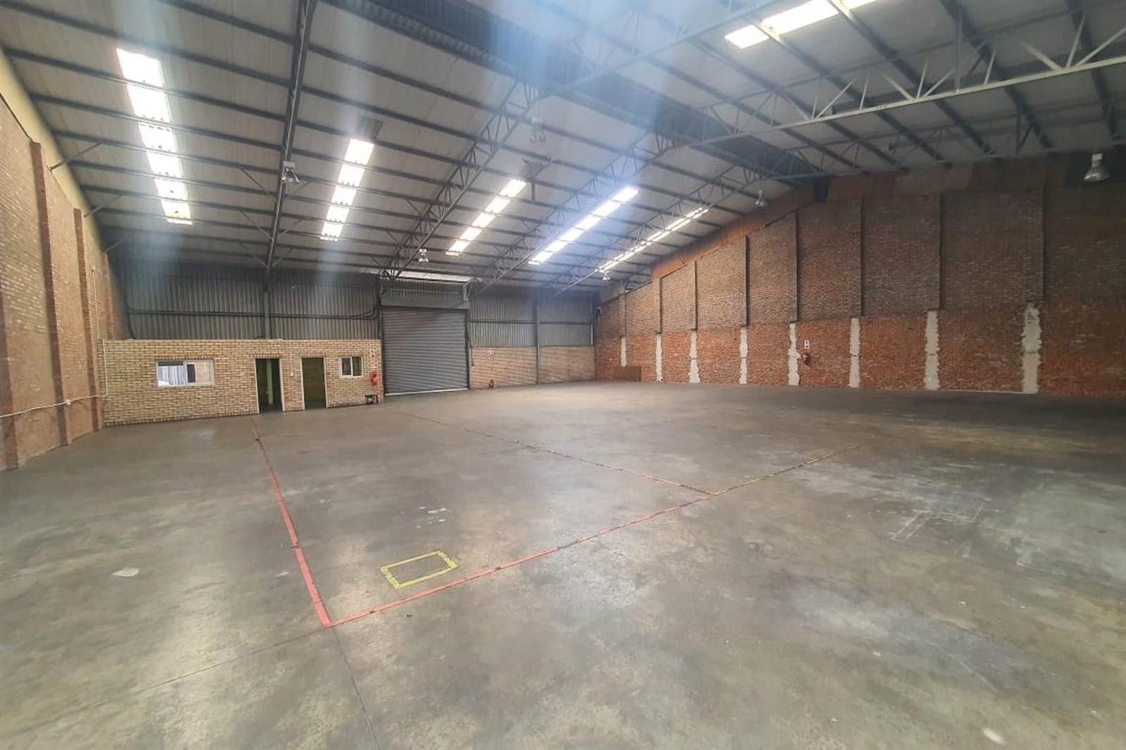 750  m² Industrial space in Deal Party photo number 8
