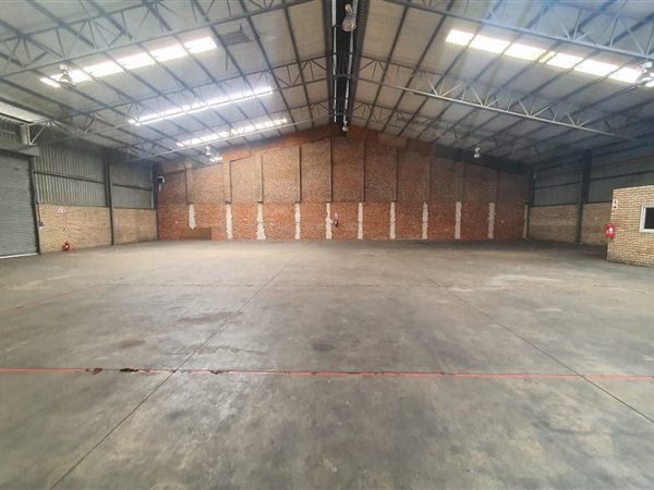 750  m² Industrial space in Deal Party