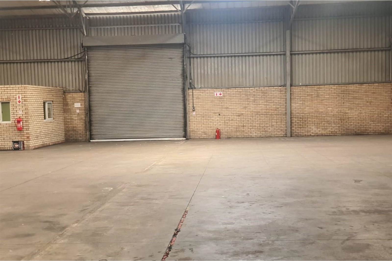 750  m² Industrial space in Deal Party photo number 5