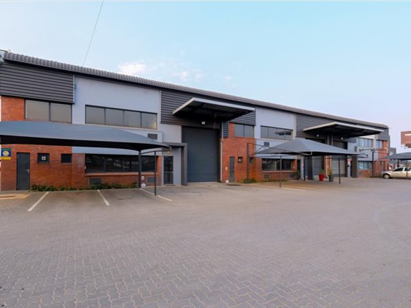 590  m² Commercial space