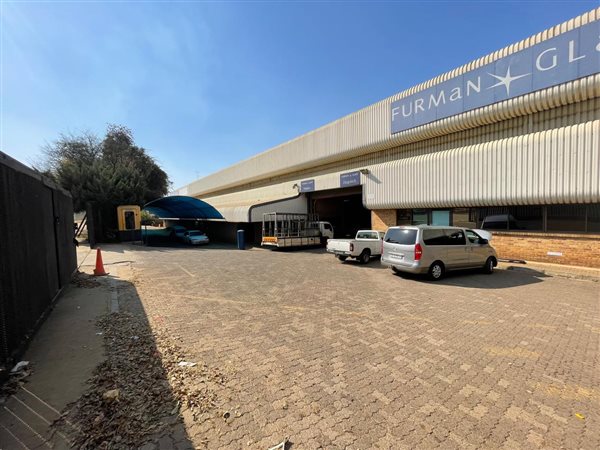 8 500  m² Industrial space