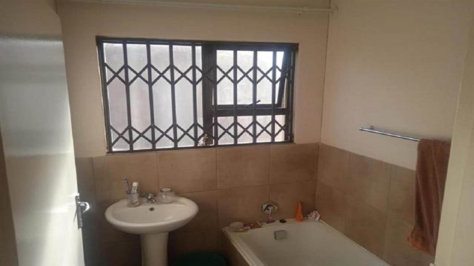 2 Bed House in Benoni CBD photo number 6