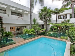 4 Bed House in Orchards