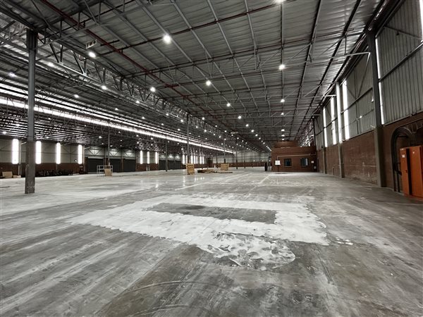 4 892  m² Industrial space