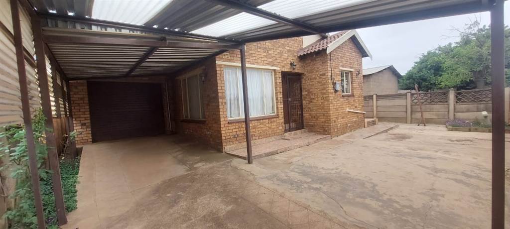 3 Bed House in Lydenburg photo number 4