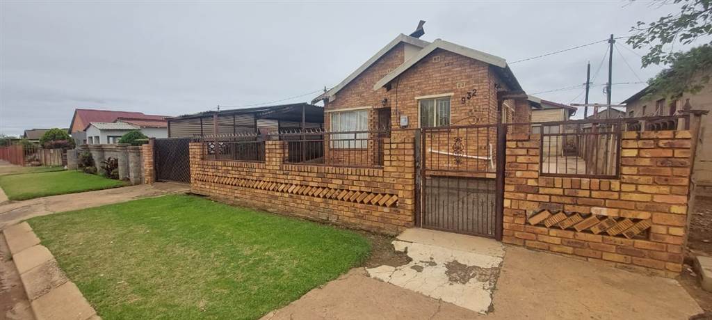 3 Bed House in Lydenburg photo number 2