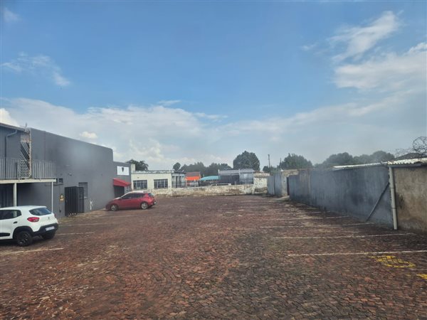 200 m² Retail Space 200 m² Retail Space