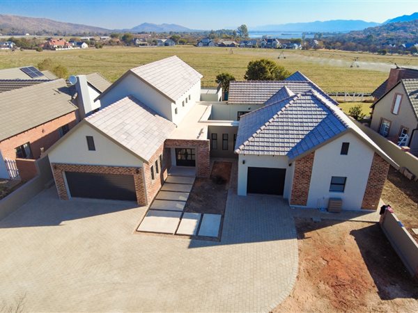 4 Bedroom House 4 Bedroom House