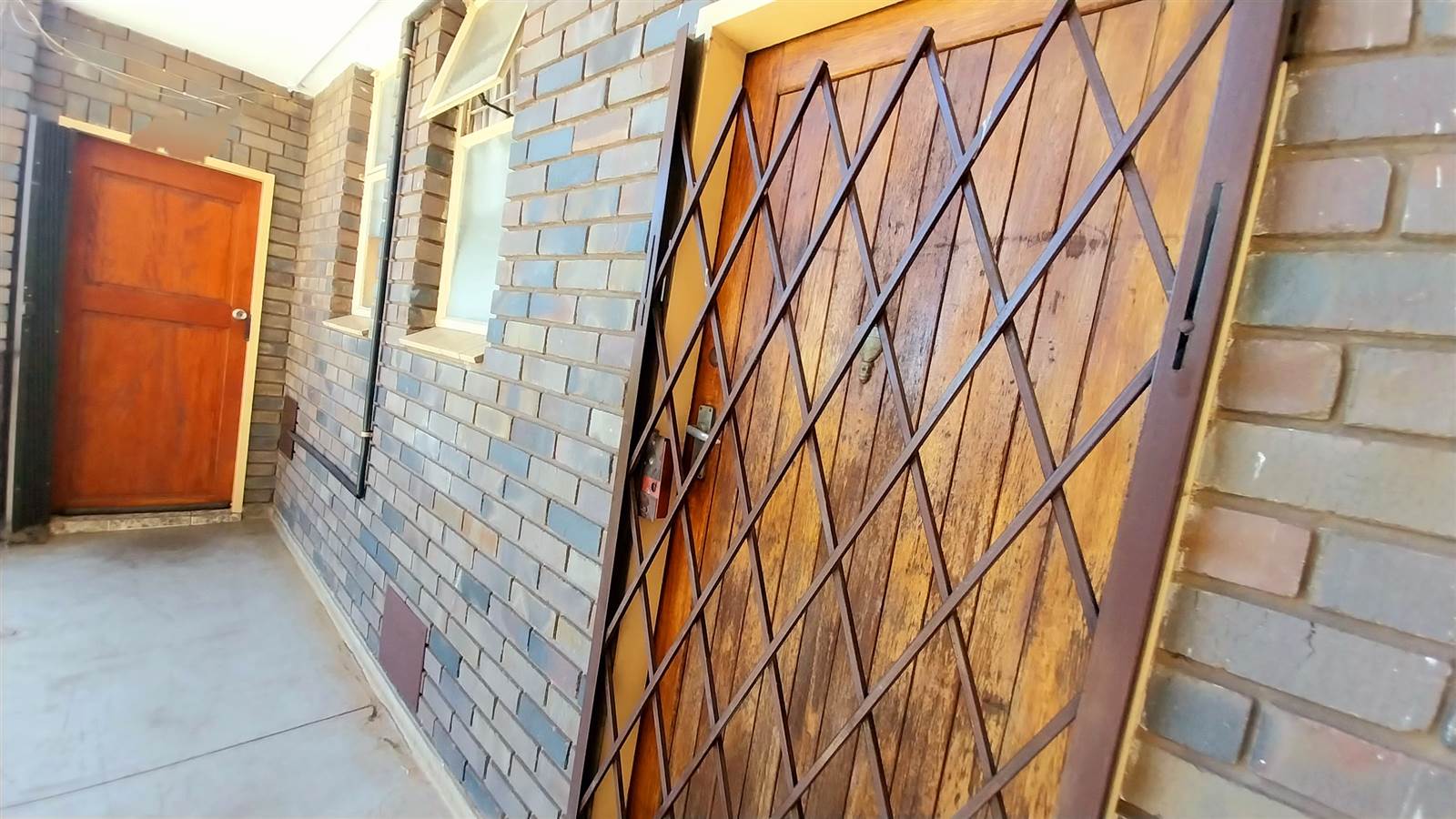 3 Bed Flat in Witbank photo number 1