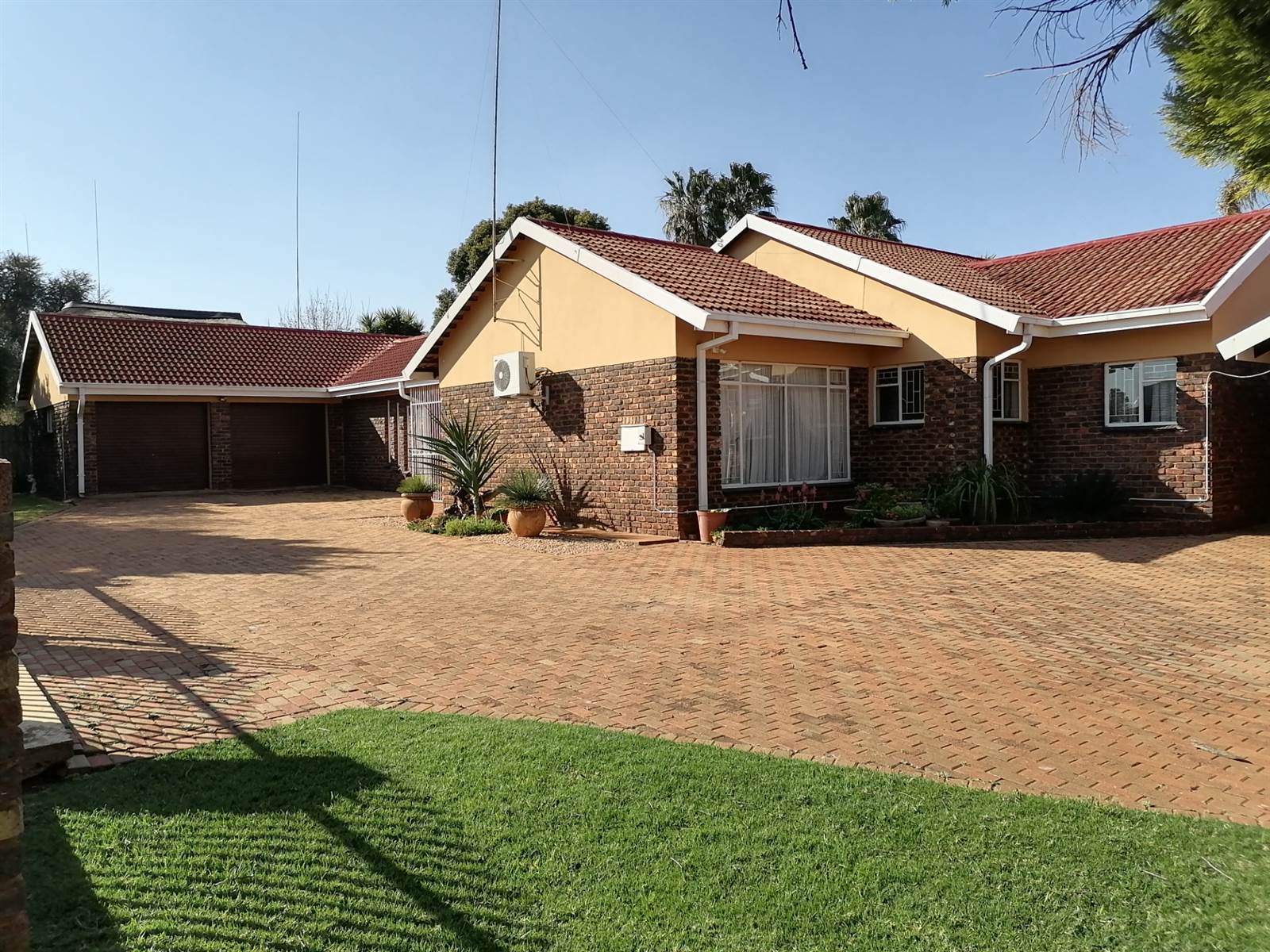 5 Bed House in Hartbeesfontein photo number 1