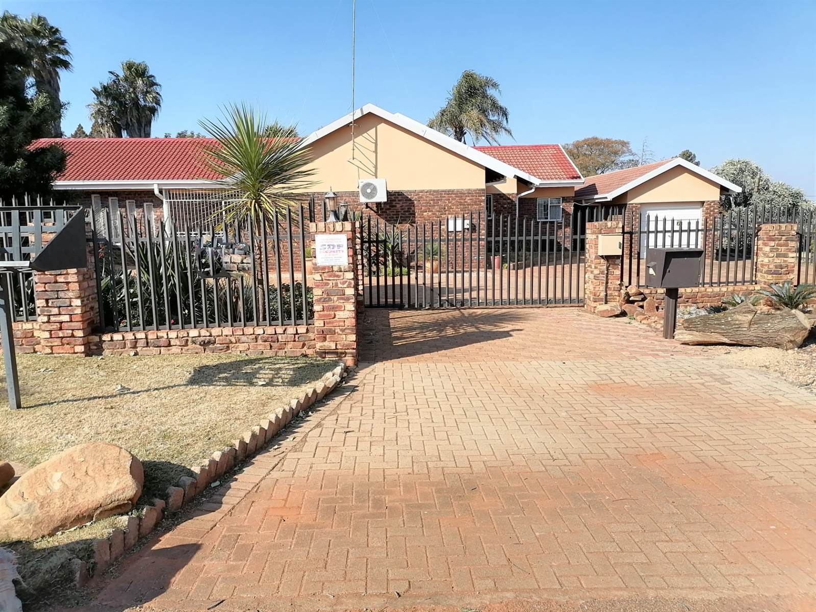 5 Bed House in Hartbeesfontein photo number 9