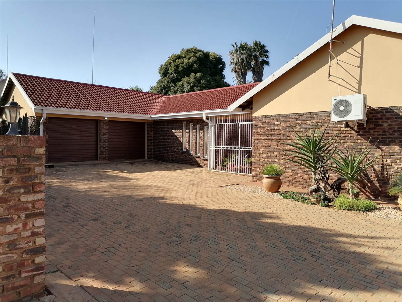 5 Bed House in Hartbeesfontein photo number 6