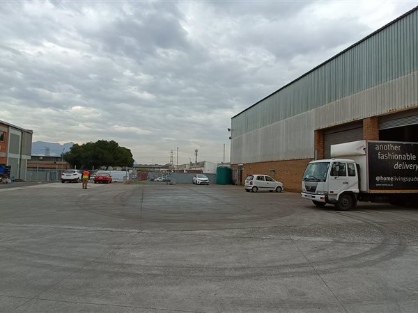 3 742  m² Industrial space