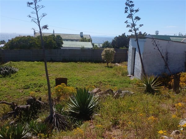 500 m² Land available in St Helena Views