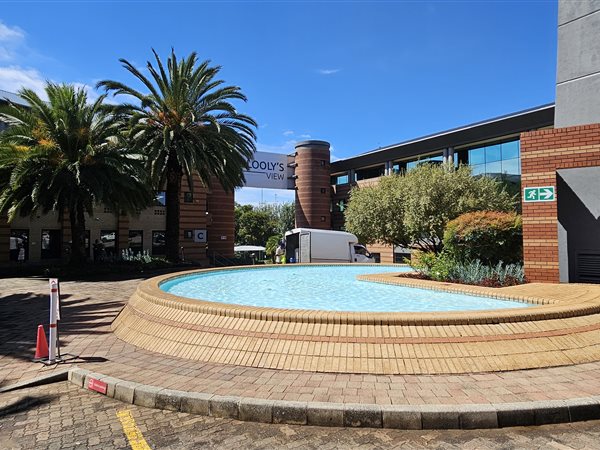 327  m² Commercial space in Bedfordview