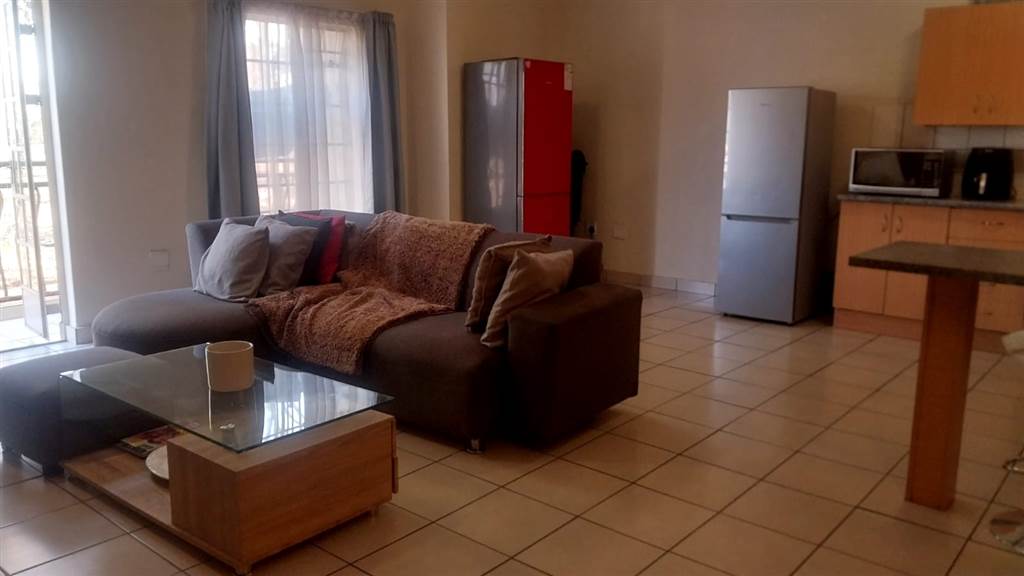 2 Bed Apartment in Brakpan North photo number 10