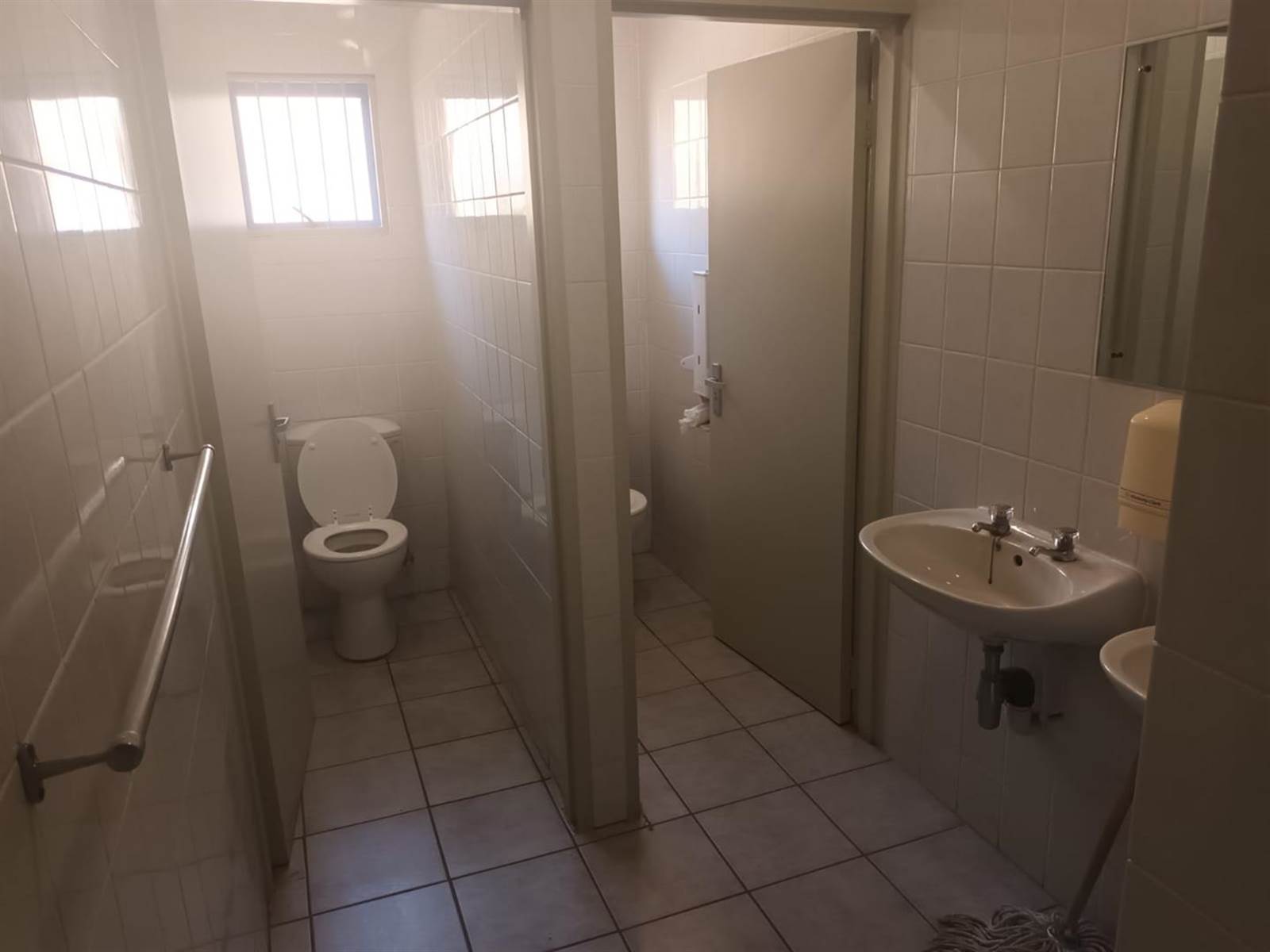 1430  m² Commercial space in Nelspruit Central photo number 14