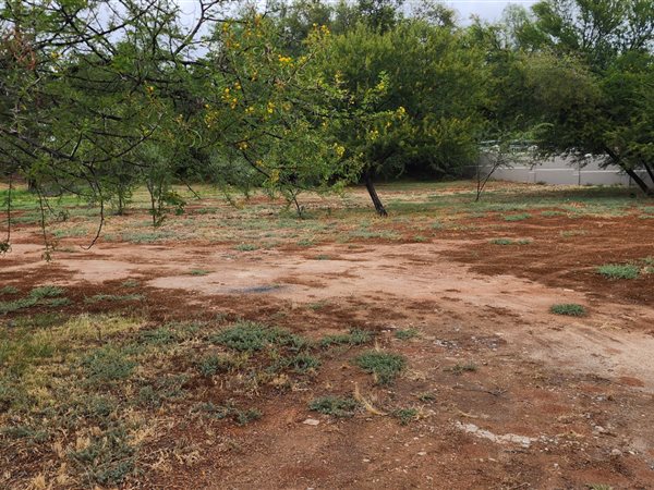 966 m² Land available in Oudtshoorn