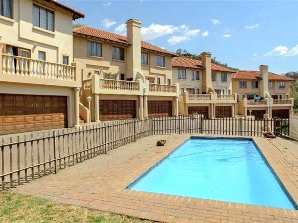 3 Bedroom Townhouse 3 Bedroom Townhouse