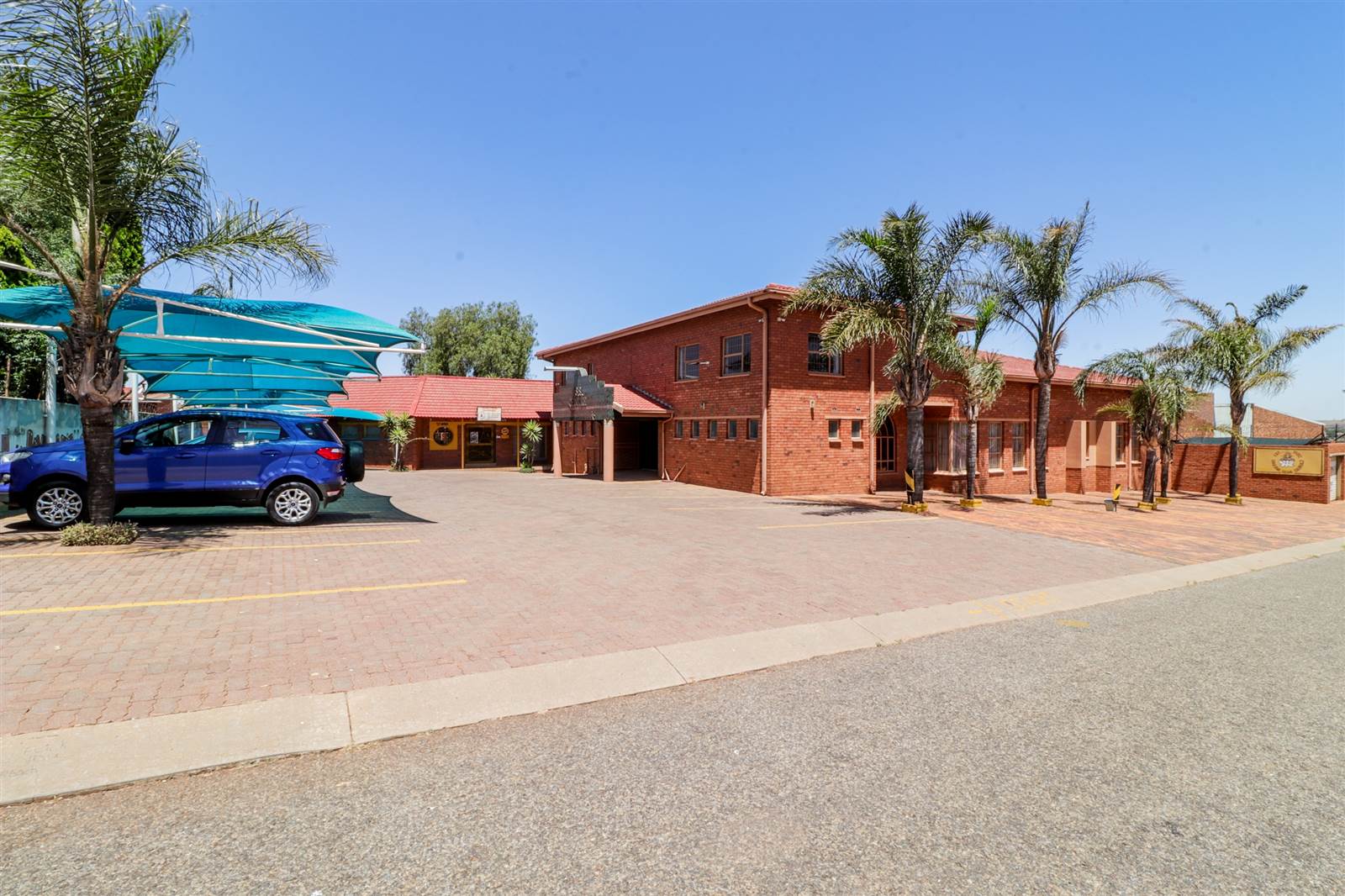 1320  m² Commercial space in Lenasia South photo number 3