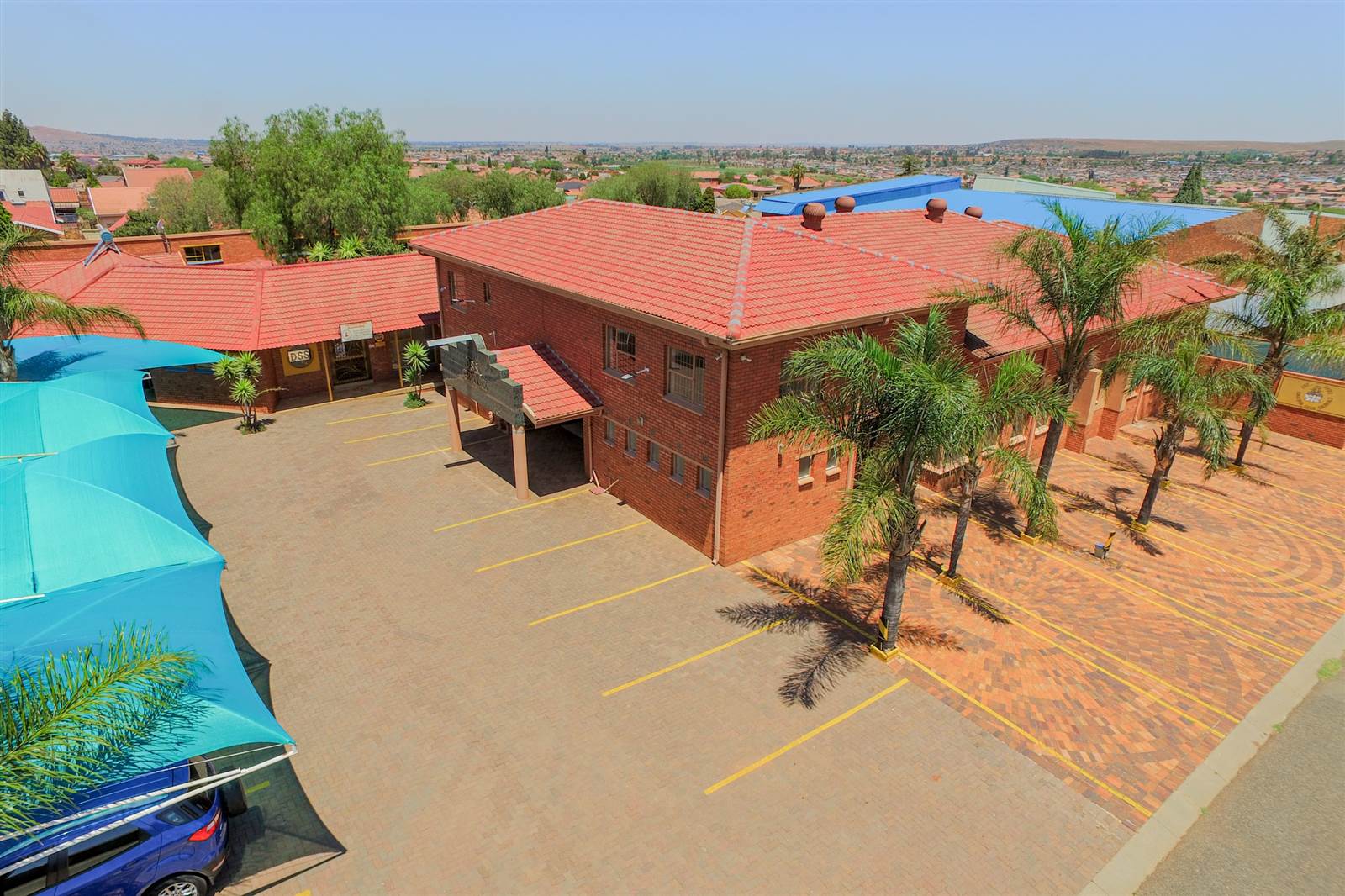 1320  m² Commercial space in Lenasia South photo number 2