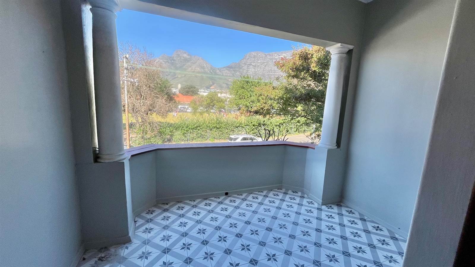 3 Bed Apartment in Tamboerskloof photo number 3